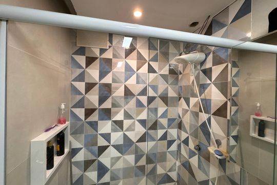Banheiro Social de apartamento à venda com 2 quartos, 58m² em Barra da Tijuca, Rio de Janeiro