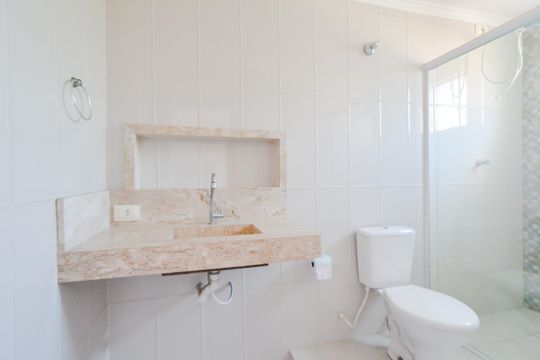 Banheiro da Suíte  de casa para alugar com 2 quartos, 100m² em Jardim Sao Francisco, Guarulhos