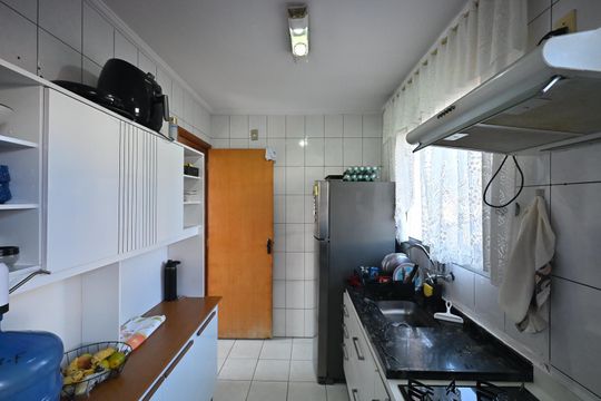 Cozinha de apartamento à venda com 2 quartos, 50m² em Jardim Santa Terezinha, Taboão da Serra