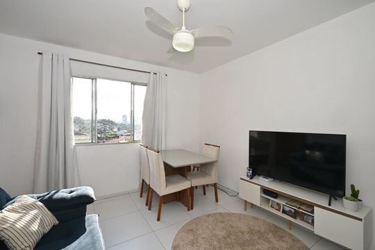 Sala de apartamento à venda com 2 quartos, 50m² em Jardim Santa Terezinha, Taboão da Serra
