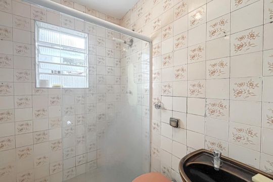 Banheiro social de casa para alugar com 2 quartos, 59m² em Vila Pereira Barreto, São Paulo