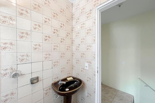 Banheiro de casa para alugar com 2 quartos, 59m² em Vila Pereira Barreto, São Paulo