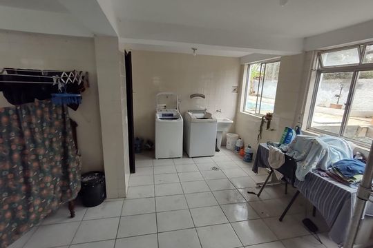 Lavanderia de casa de condomínio para alugar com 3 quartos, 400m² em Jardim Belizário, Cotia