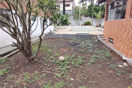 Quintal de casa de condomínio para alugar com 3 quartos, 400m² em Jardim Belizário, Cotia