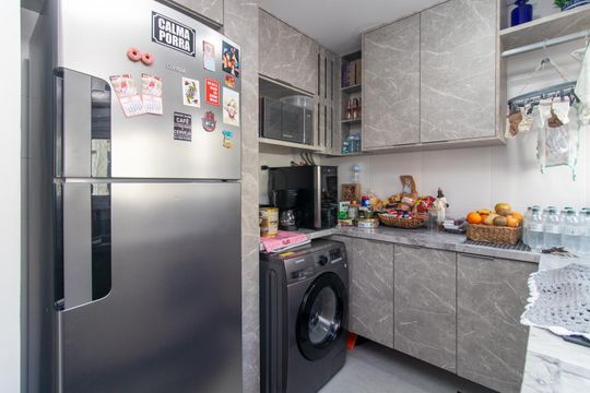 Cozinha de apartamento à venda com 2 quartos, 66m² em Menino Deus, Porto Alegre