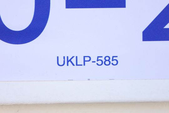 Placa GRANDE instalada no portão do imóvel, dia 03.09.2026 - Código da placa: UKLP-585 de casa à venda com 3 quartos, 180m² em Fazenda Aricanduva, São Paulo