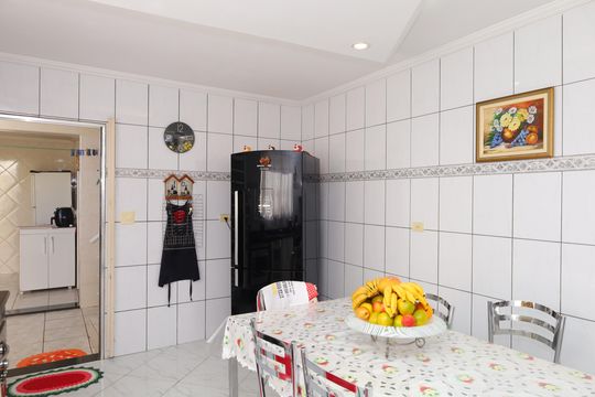 Cozinha de casa à venda com 3 quartos, 180m² em Fazenda Aricanduva, São Paulo