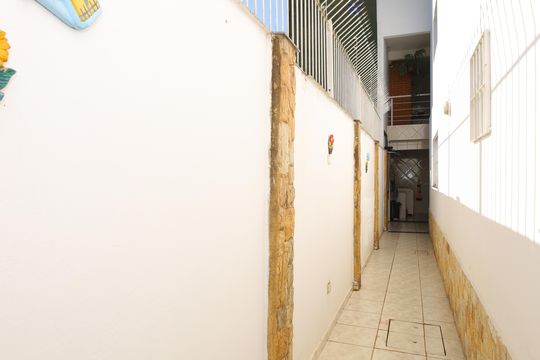 Corredor de casa à venda com 3 quartos, 180m² em Fazenda Aricanduva, São Paulo