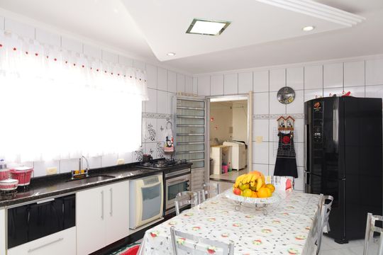 Cozinha de casa à venda com 3 quartos, 180m² em Fazenda Aricanduva, São Paulo