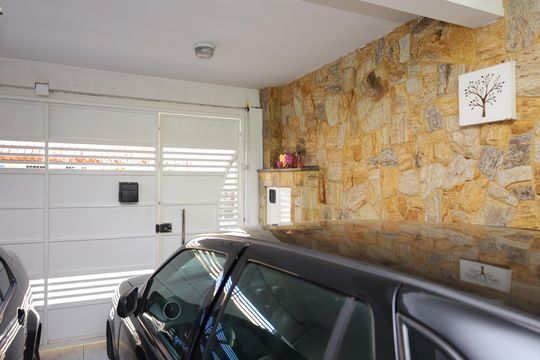 Garagem de casa à venda com 3 quartos, 180m² em Fazenda Aricanduva, São Paulo