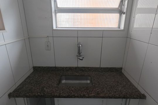 Cozinha de apartamento para alugar com 1 quarto, 40m² em Gonzaga, Santos