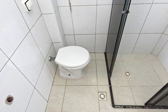 Banheiro de apartamento para alugar com 1 quarto, 40m² em Gonzaga, Santos