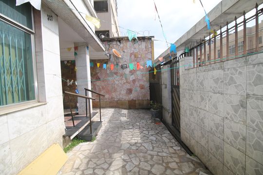 Quintal frente de casa à venda com 4 quartos, 240m² em Vila da Penha, Rio de Janeiro