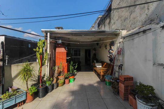Quintal de casa à venda com 3 quartos, 168m² em Jardim Dona Sinha, São Paulo