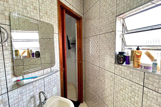 Banheiro da Suíte de casa para alugar com 3 quartos, 76m² em Parque Jurema, Guarulhos