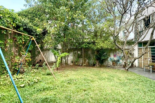 Quintal de casa à venda com 3 quartos, 280m² em Vila Madalena, São Paulo