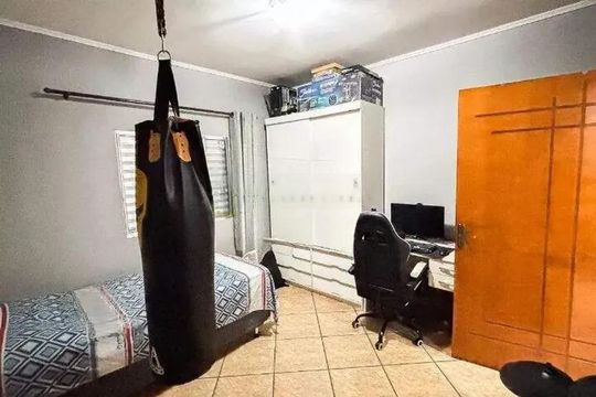 Casa à venda com 3 quartos, 115m² em Vila Lucinda, Santo André