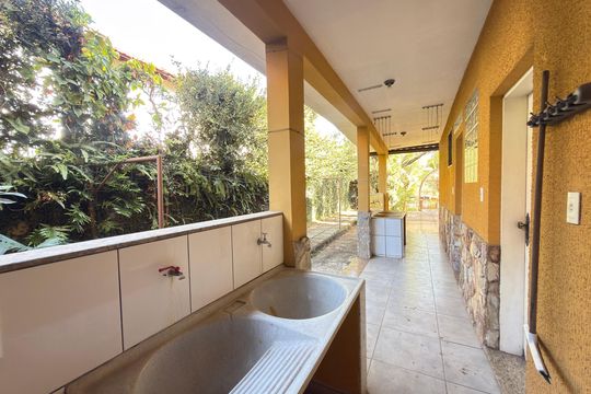 Cozinha - Torneira de casa de condomínio à venda com 8 quartos, 757m² em Estância do Hibisco, Contagem