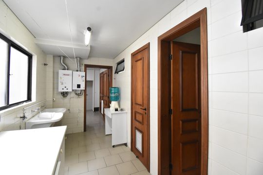 Área de Serviço de apartamento para alugar com 4 quartos, 200m² em Centro, Curitiba