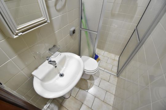 Banheiro de serviço de apartamento para alugar com 4 quartos, 200m² em Centro, Curitiba