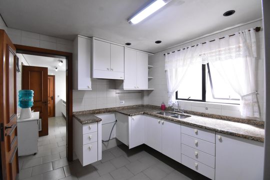 Cozinha de apartamento para alugar com 4 quartos, 200m² em Centro, Curitiba