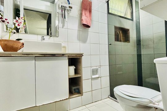 Banheiro de apartamento à venda com 2 quartos, 50m² em Residencial Morada dos Lagos, Barueri