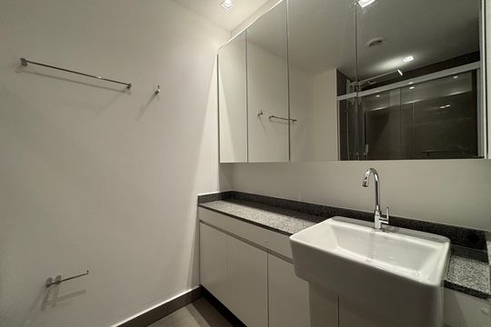 Banheiro  de kitnet/studio para alugar com 1 quarto, 28m² em Pinheiros, São Paulo
