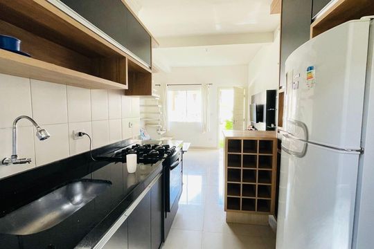 Cozinha de casa de condomínio para alugar com 2 quartos, 48m² em Paisagem Casa Grande, Cotia