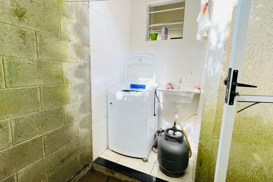 Área de Serviço de casa de condomínio para alugar com 2 quartos, 48m² em Paisagem Casa Grande, Cotia