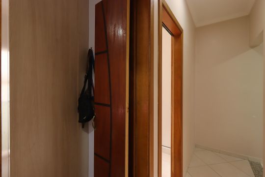 Corredor de apartamento para alugar com 2 quartos, 60m² em Vila Eldizia, Santo André