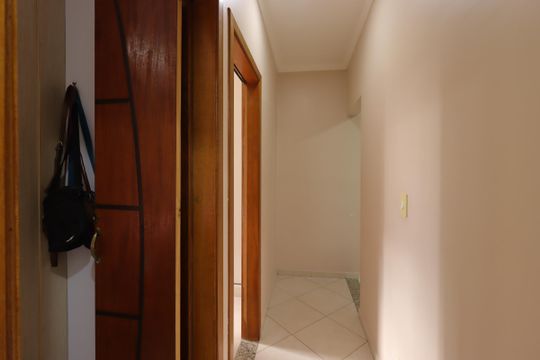 Corredor de apartamento para alugar com 2 quartos, 60m² em Vila Eldizia, Santo André