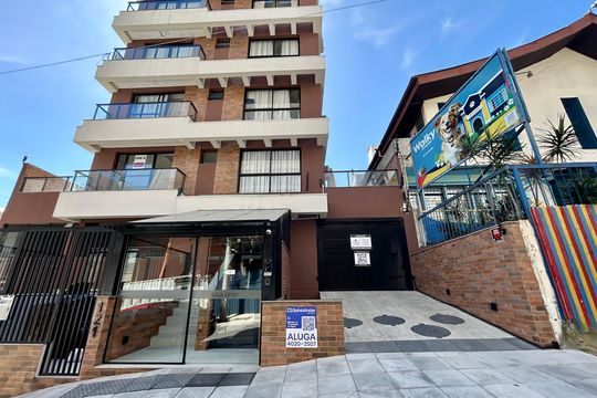 Fachada de apartamento para alugar com 1 quarto, 50m² em Centro, Florianópolis
