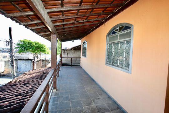Varanda de casa à venda com 5 quartos, 500m² em Vereda, Contagem