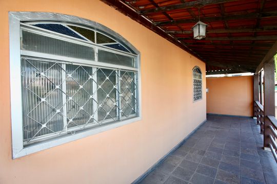 Varanda de casa à venda com 5 quartos, 500m² em Vereda, Contagem