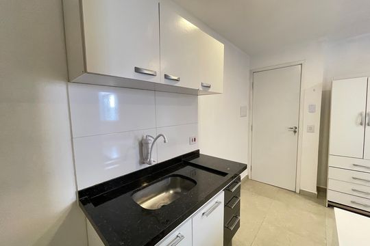 Cozinha de kitnet/studio para alugar com 1 quarto, 17m² em Jardim Peri Peri, São Paulo