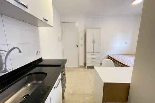 Cozinha de kitnet/studio para alugar com 1 quarto, 17m² em Jardim Peri Peri, São Paulo