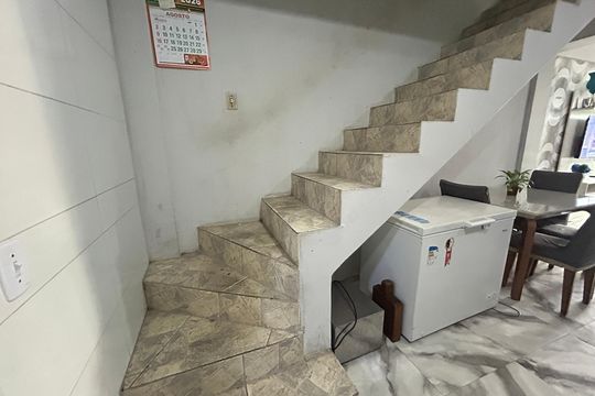 Escada de apartamento à venda com 3 quartos, 60m² em Bonsucesso, Rio de Janeiro