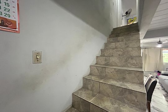 Escada de apartamento à venda com 3 quartos, 60m² em Bonsucesso, Rio de Janeiro