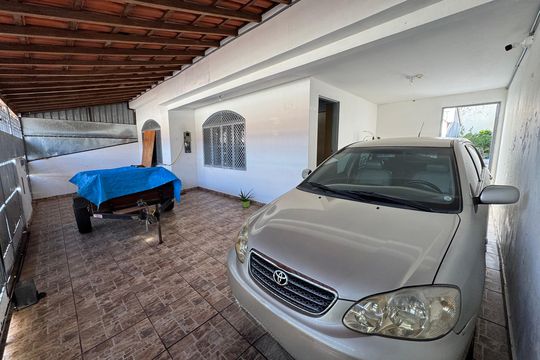 Garagem de casa à venda com 3 quartos, 170m² em Conjunto K, Brasília