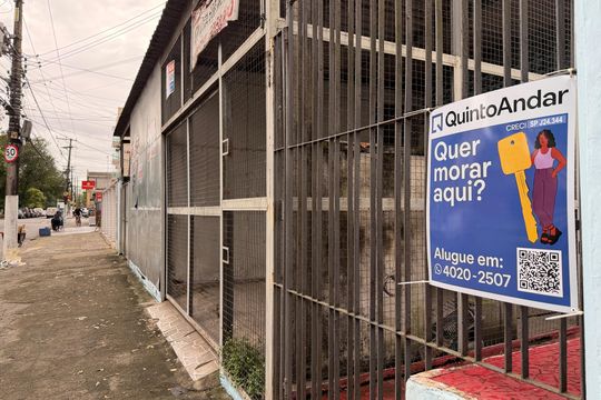 Placa instalada de apartamento para alugar com 4 quartos, 117m² em Estuário, Santos