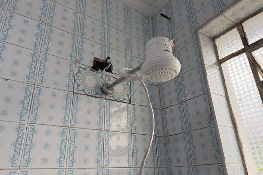 Banheiro social de apartamento para alugar com 4 quartos, 117m² em Estuário, Santos