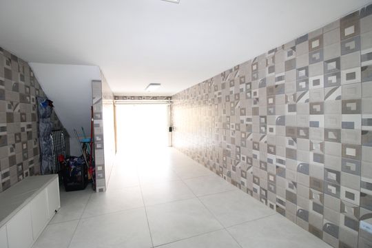 Garagem de casa para alugar com 2 quartos, 90m² em Vila Carmosina, São Paulo