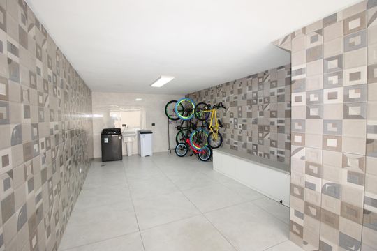 Garagem de casa para alugar com 2 quartos, 90m² em Vila Carmosina, São Paulo