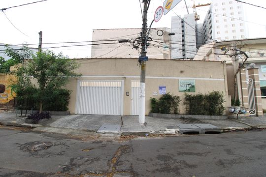 Fachada de casa para alugar com 2 quartos, 90m² em Vila Carmosina, São Paulo