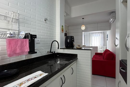 Cozinha de kitnet/studio para alugar com 1 quarto, 33m² em Gonzaga, Santos
