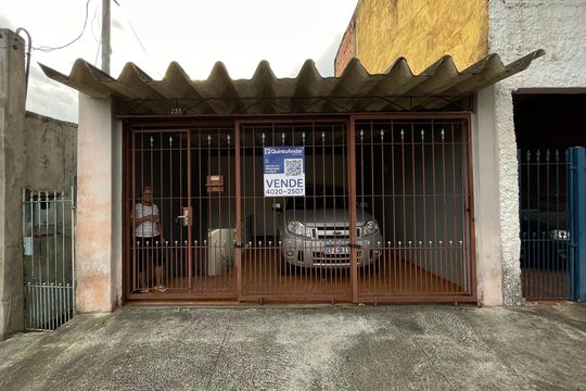 Fachada de casa à venda com 3 quartos, 119m² em Vila Nhocuné, São Paulo