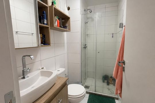 Banheiro de apartamento para alugar com 1 quarto, 40m² em Cavalhada, Porto Alegre