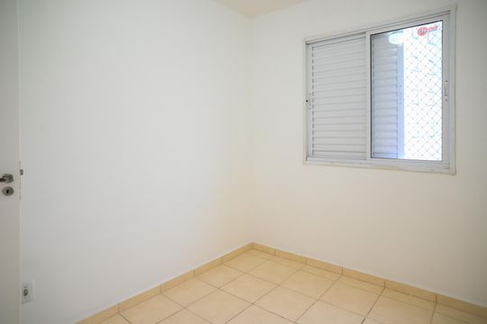 Quarto 1 de apartamento para alugar com 2 quartos, 43m² em Parque Fongaro, São Paulo