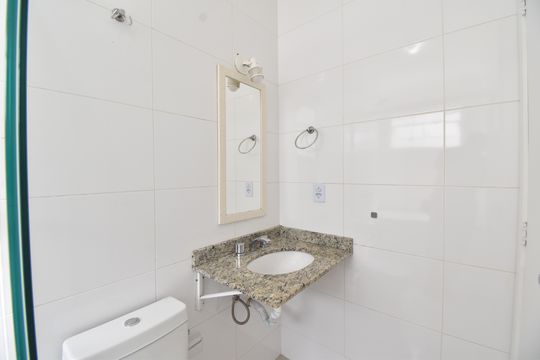 Banheiro da Suíte de casa de condomínio para alugar com 3 quartos, 96m² em Abranches, Curitiba