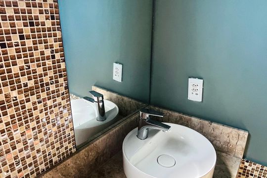 Lavabo  de apartamento para alugar com 3 quartos, 278m² em Cambuí, Campinas